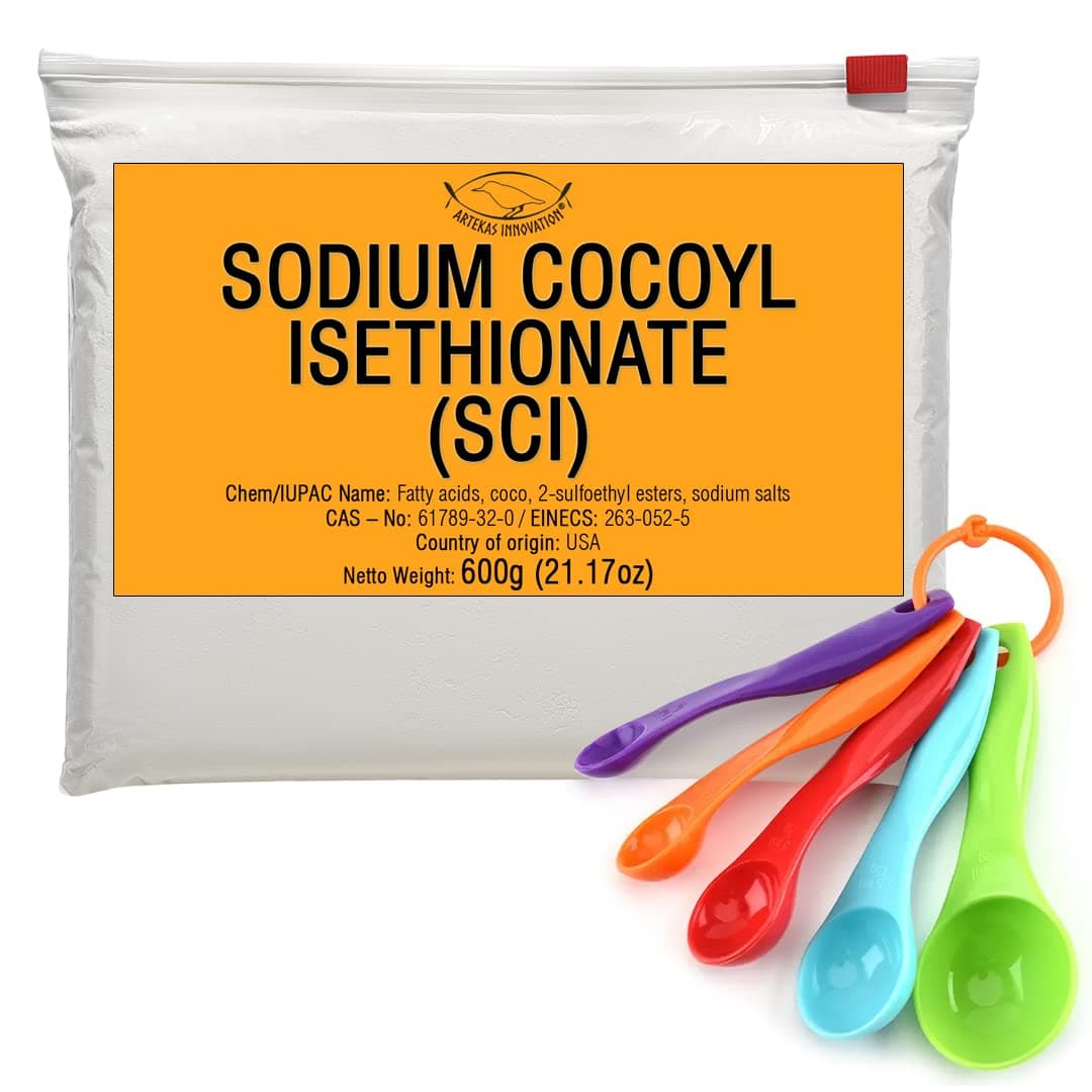 SODIUM COCOYL ISETHIONATE SCI - Powder - for Homemade Cosmetics, Solid Shampoo Bars, Bath Bombs - Including 5-piece Set with Graduated Measuring Spoons - 21.17 oz