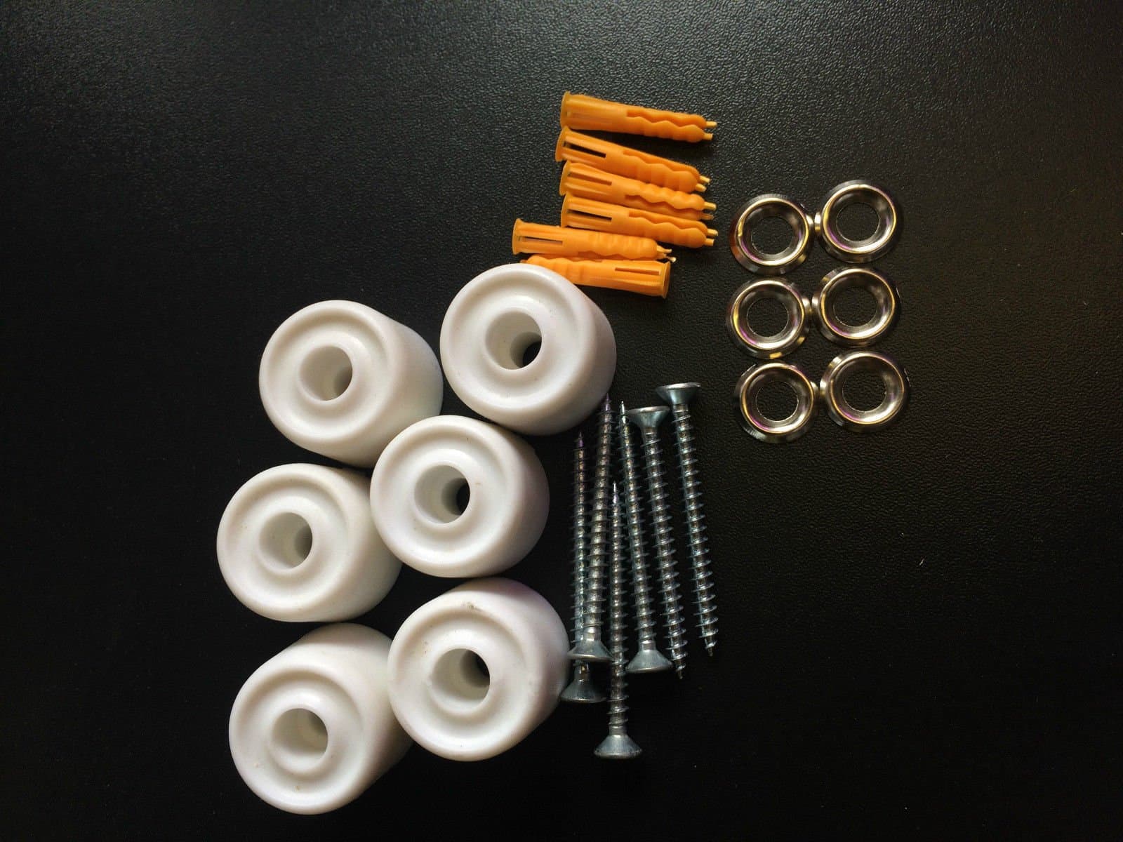 White Pegboard Fixing/Hanging Kit, Pack of 6, inc Silver Screw Cup, Screws and Plugs