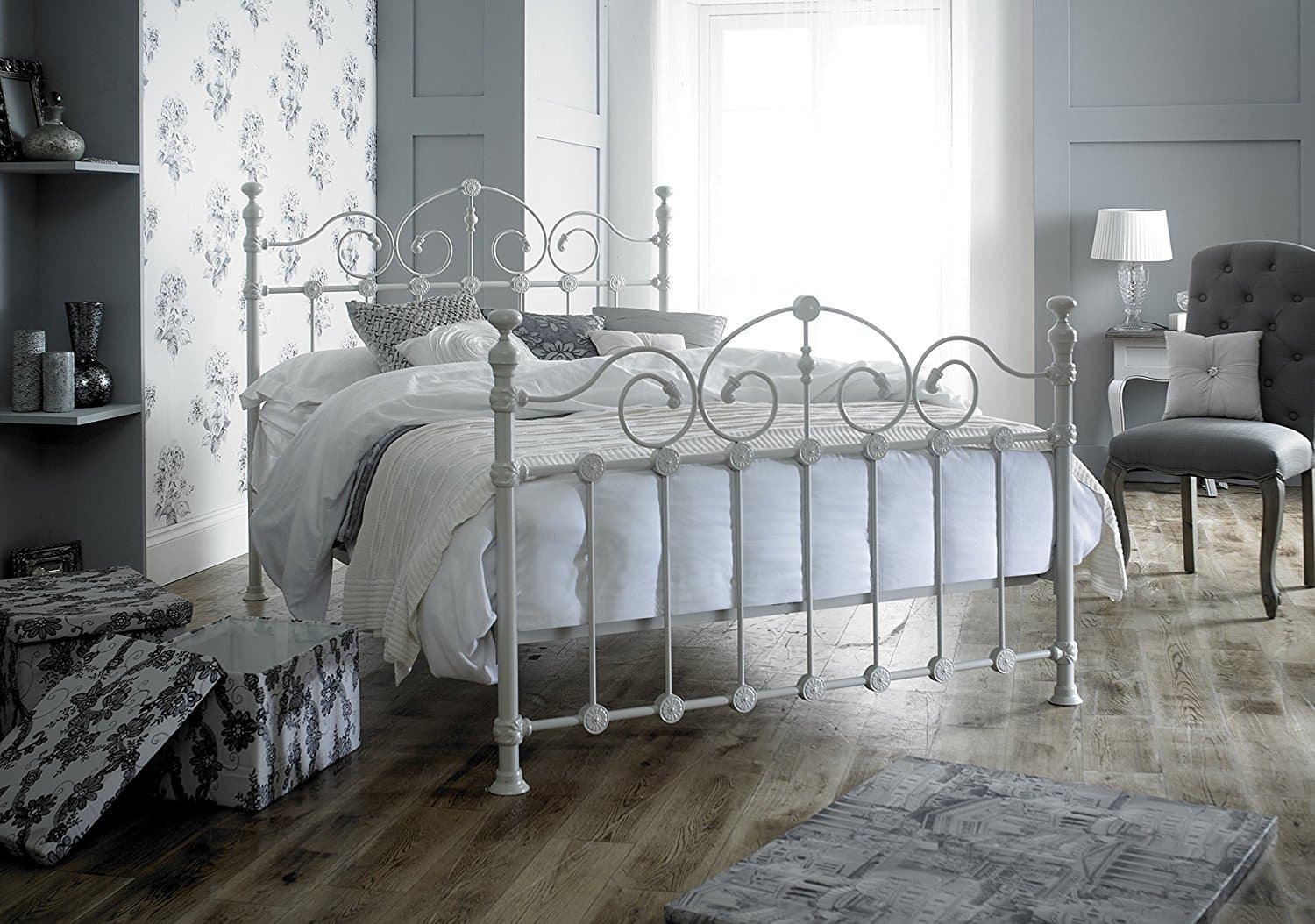 Victorian Style 5ft Cream Metal Bed Frame with a 1000 Pocket Spring Mattress with a High Quality Bamboo knitted fabric covering