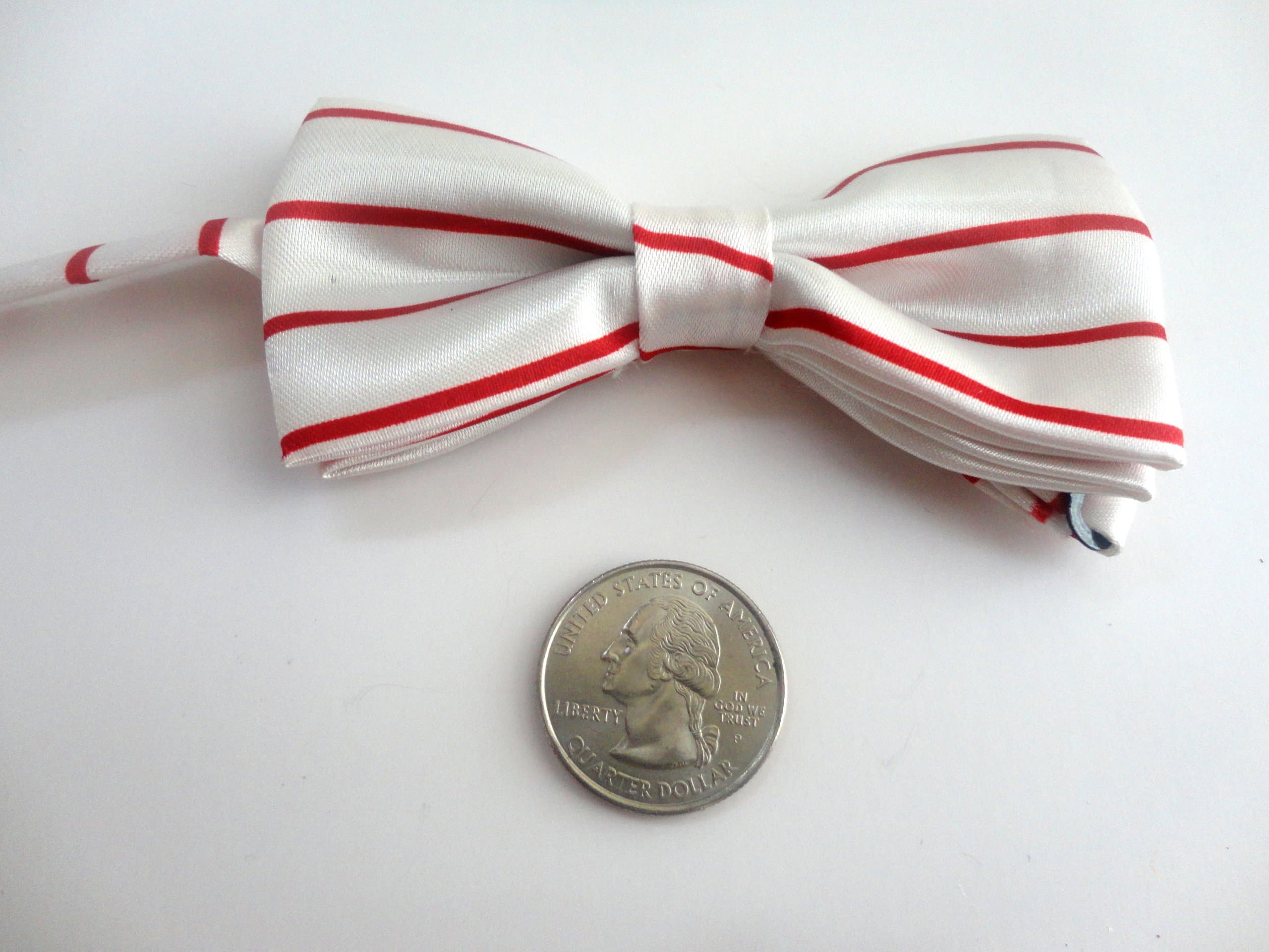 Dog bow tie unisex (red and white stripe)
