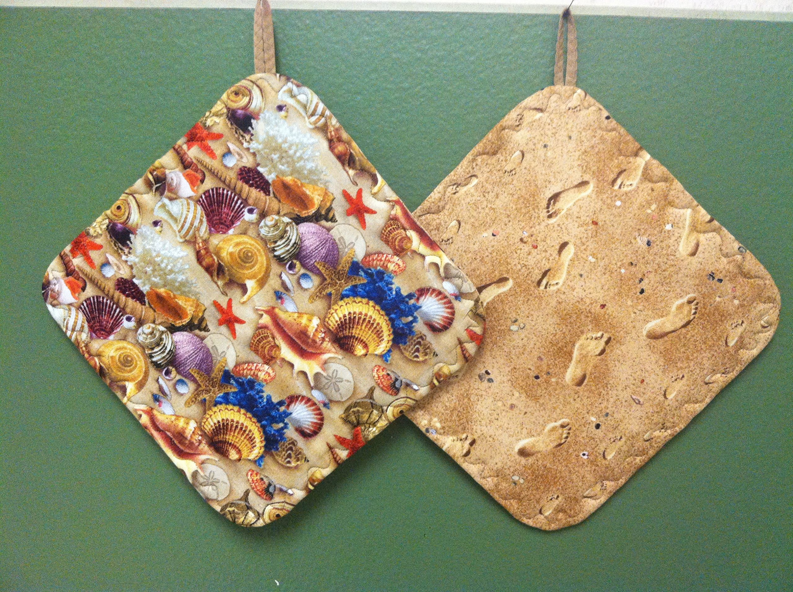 Beach POT HOLDERS, Set of 2 Seashore Pot Holders, Kitchen Hot Mats, Sea Shell Pot Holders, Footprints in the Sand, Durable, Sea Star, Sand Dollar Hot Pads, Beachy Hot Mats, Reversible Potholders