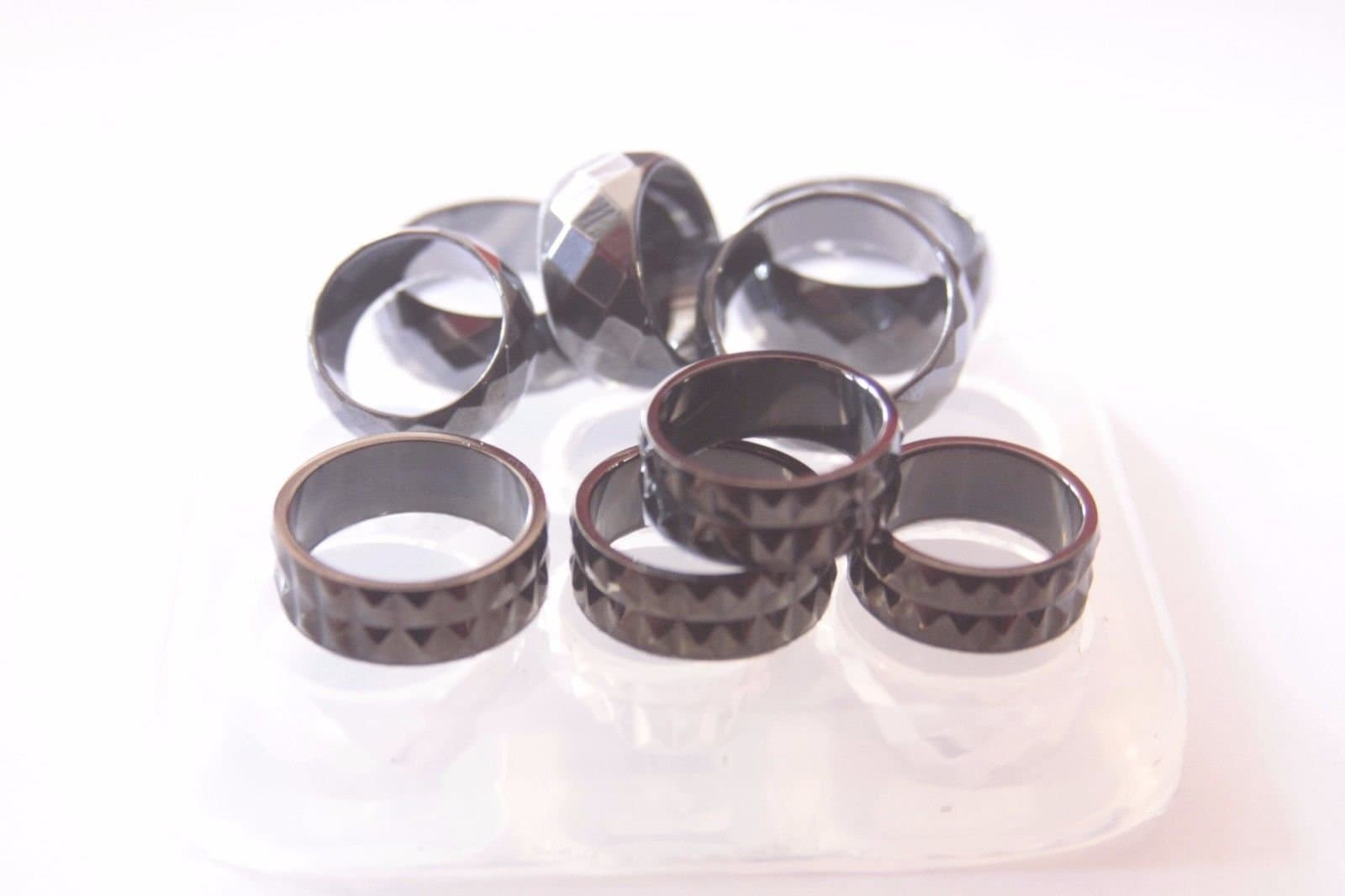 Silicone mold to make personalized rings, using epoxy resin and other ingridients to make any style. Clear Silicone mold - 4pc size ; 7,8,9,10 5pc size - 6,8,11,11.25,13 (z-42)