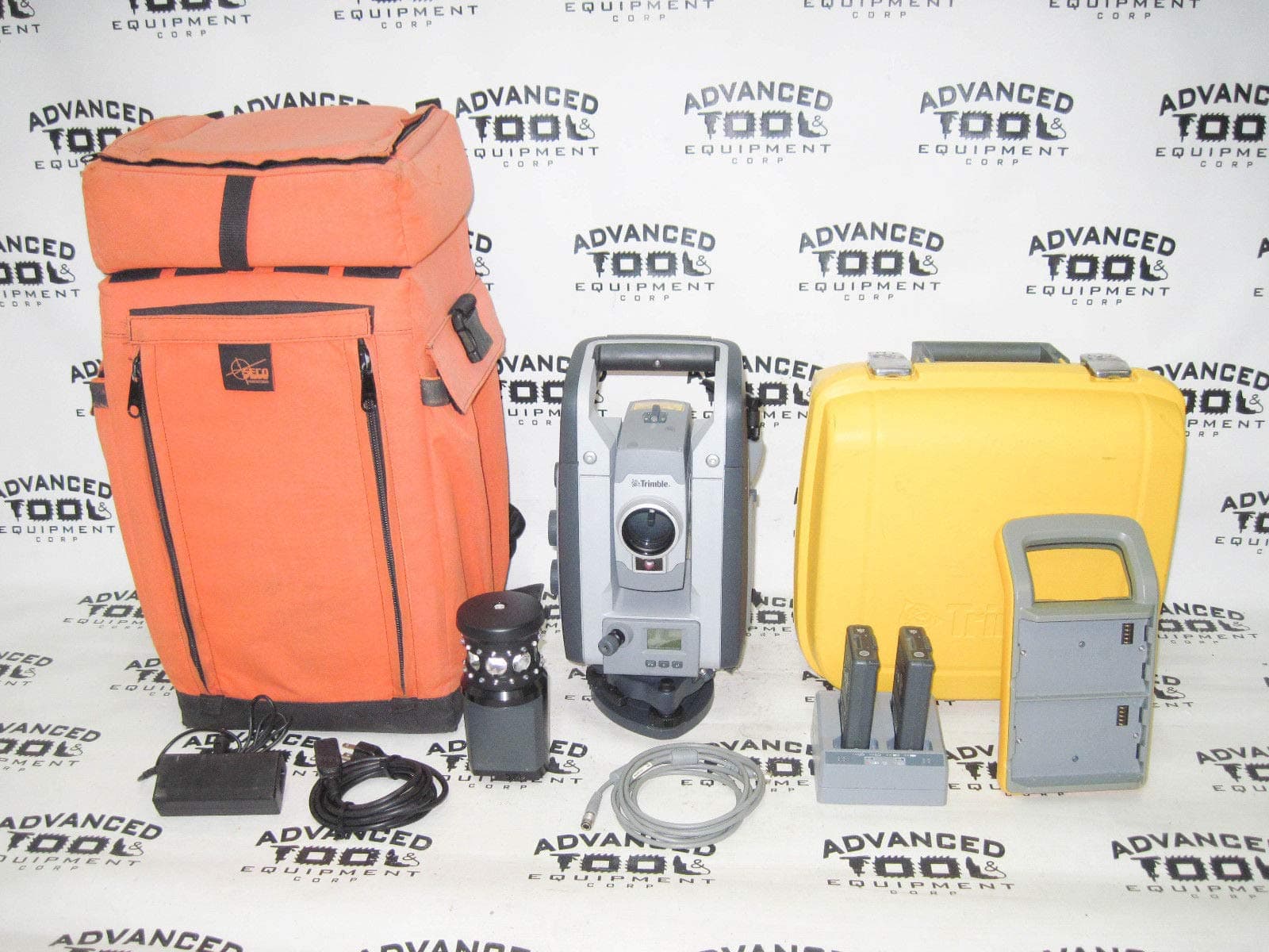 Trimble S8 DR PLUS 2" Robotic Total Station w/Prism & Charger, Case 2.4Ghz
