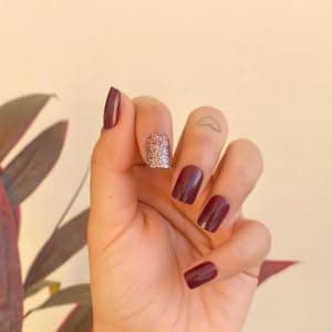 - Premium Designer 24pcs Stick-on Nails set, with Easy Glue Tab application, Nails are Reusable & Unbreakable (W1199)