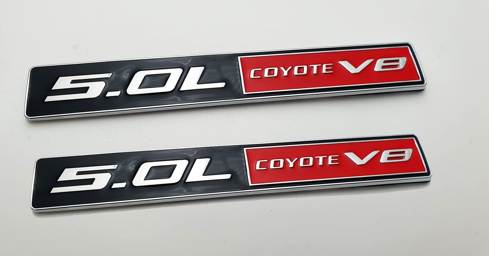 2pcs 5.0L Coyote v8 Emblems 3D Engine Trunk Badge Decals Stickers Compatible for car (Black red)