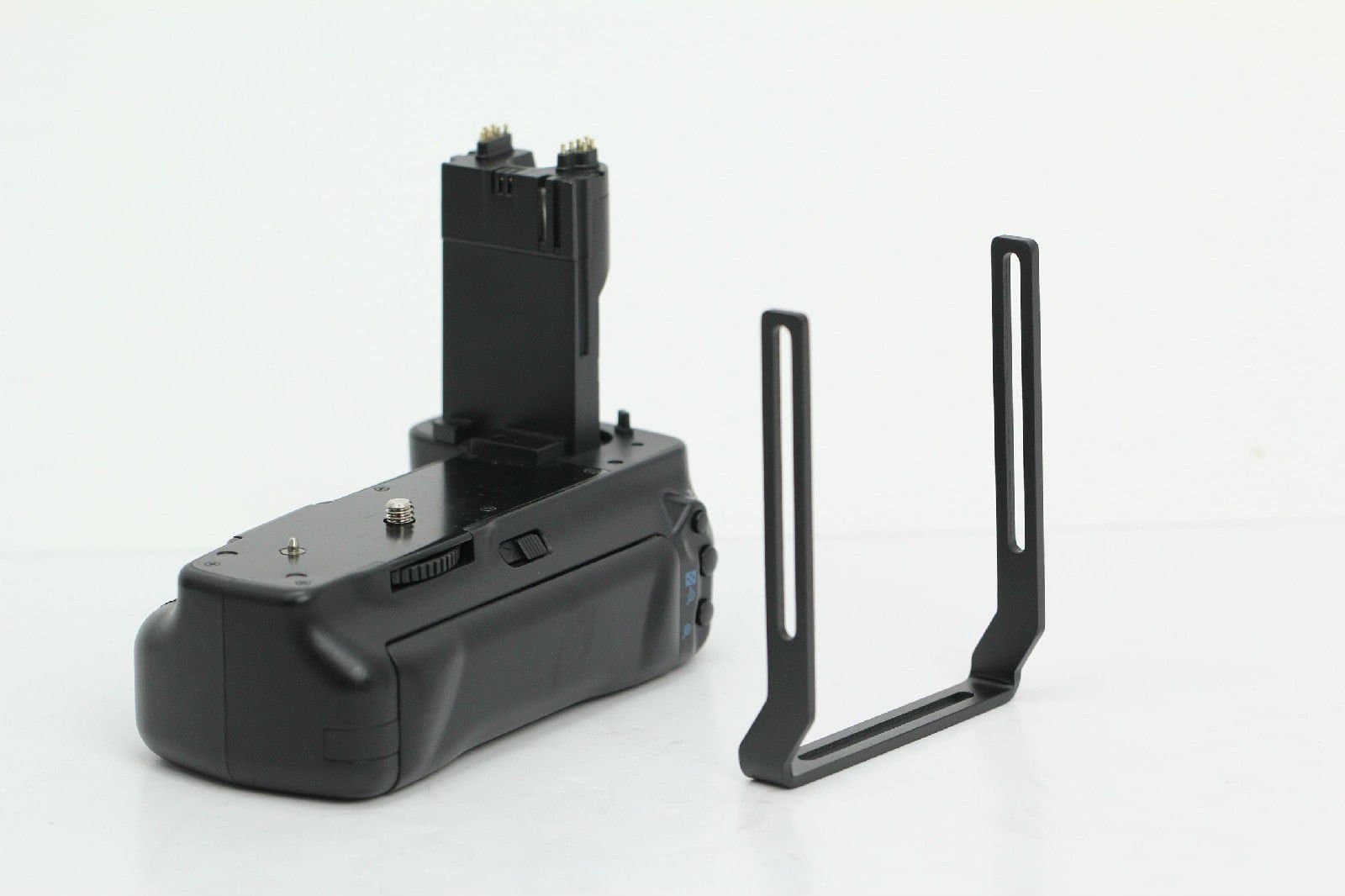 Authentic Brand NEW PNC VF-4 Universal LCD View Finder Extend Bracket ONLY