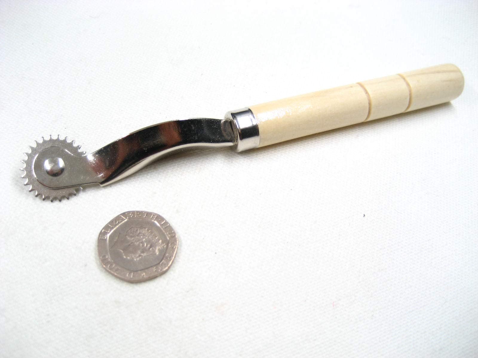 2PCS of DIY Sewing Tools Tracing Wheel for Sewing Pattern Carbon Copy Paper Hemline