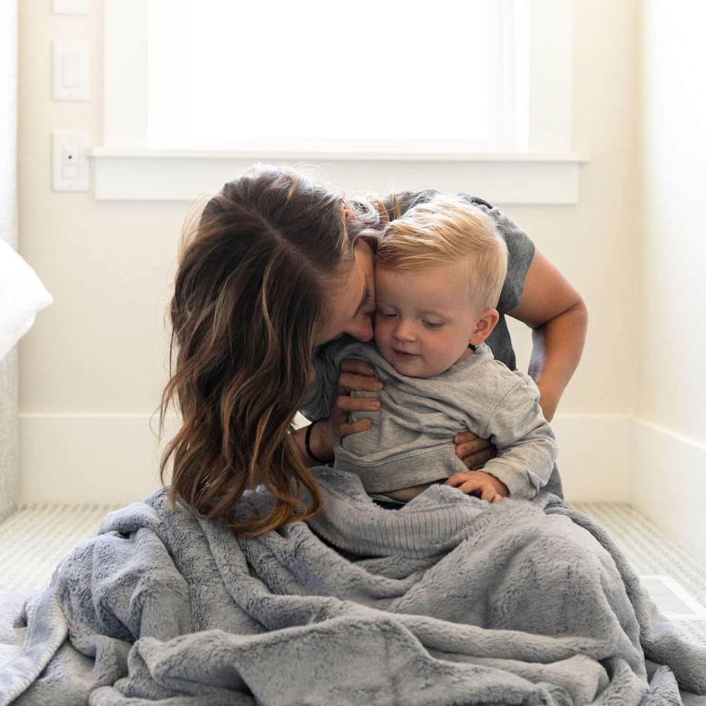 SARANONIOversized Luxury Blanket | Breathable Super Soft, Lush, Plush Comfy Blankets for Adults | Storm Cloud - X-Large 60” x 80”