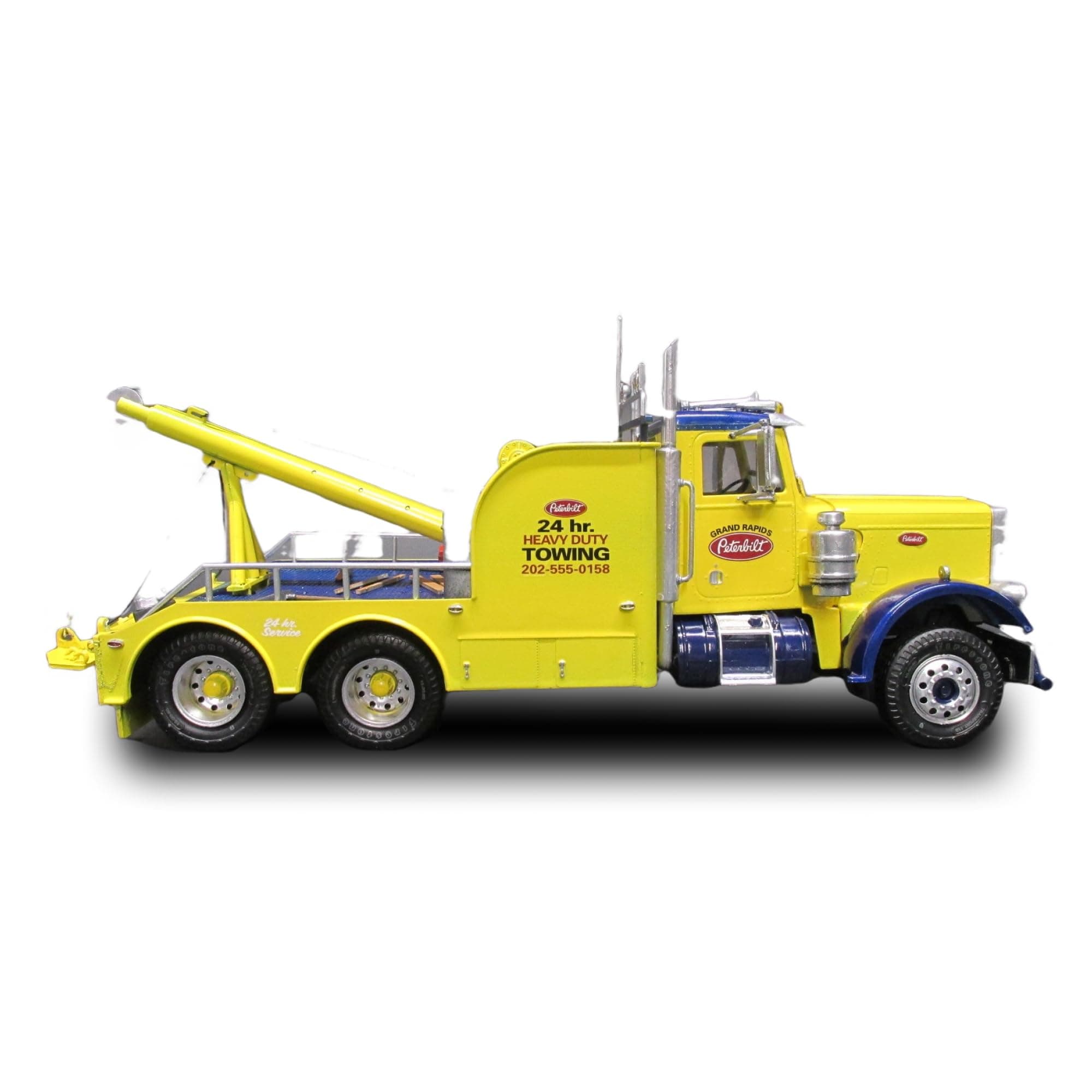 AMT Peterbilt 359 Wrecker Model Kit - 1/25 Scale Buildable Tow Truck for Kids and Adults (AMT1133)