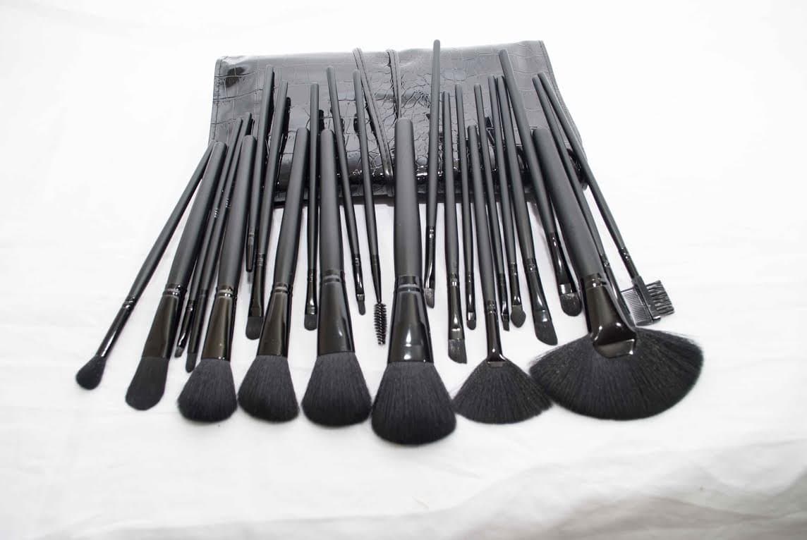 24 Synthetic Professional Studio Makeup Brush Set - Ultra Soft - for Beginners, Cosmetology Students, Professional Makeup Artist, Moms & Teens - Perfect Custom Latest Stylish Designer Reptile Brush Organizer. Protect Your Investment - Best 30 Days Guarantee.