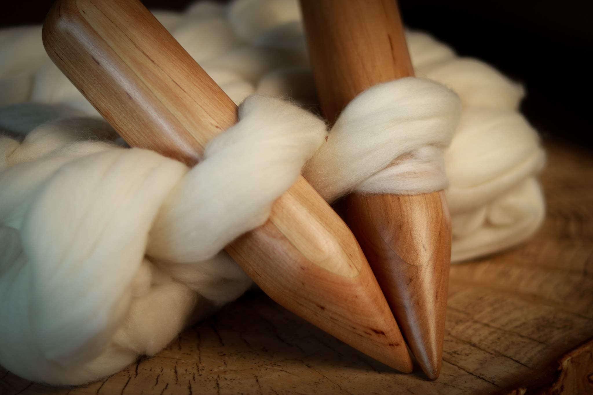 Giant Circular Knitting Needles 40 mm, US 70 Size. Large Chunky Knitting Needles for Chunky Yarn