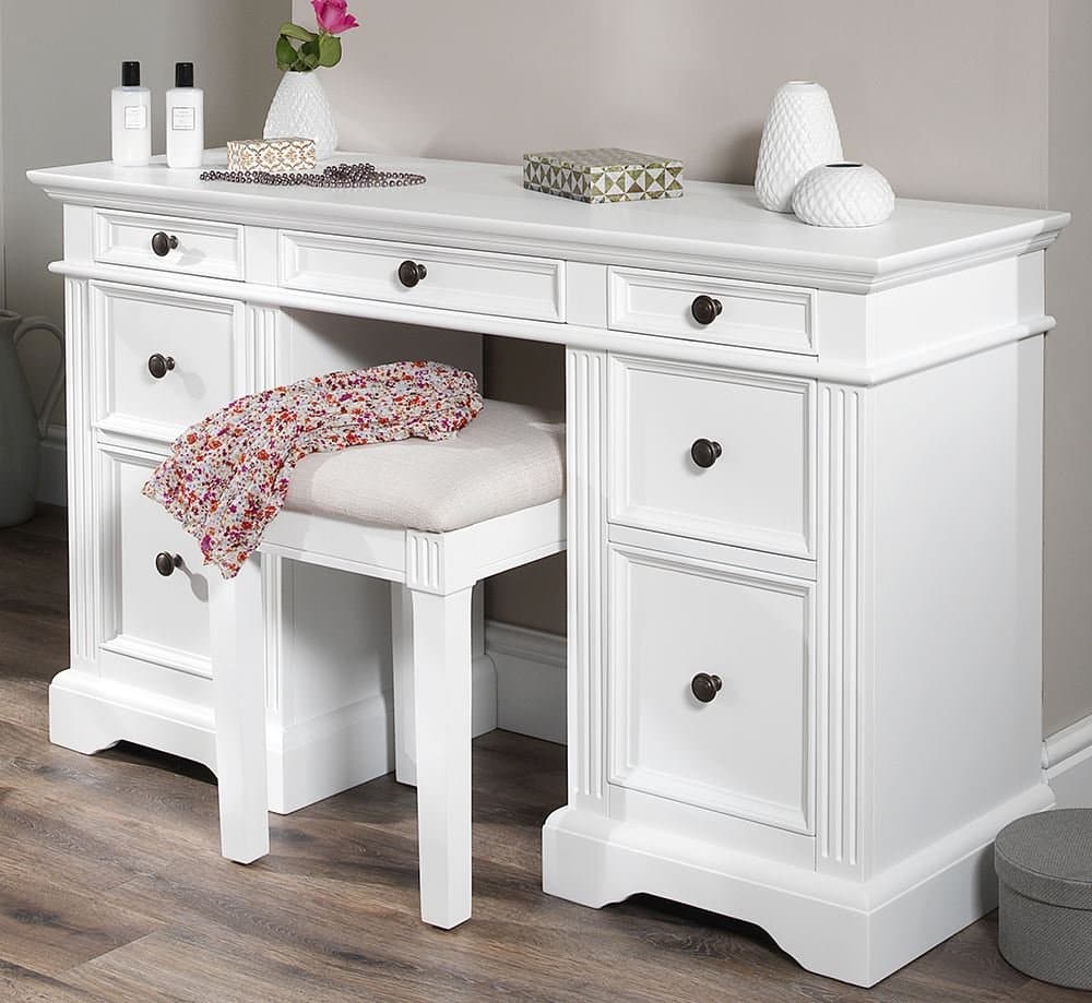 Gainsborough White Dressing table. Very solid dressing table with 7 drawers in different sizes. White desk. FULLY ASSEMBLED