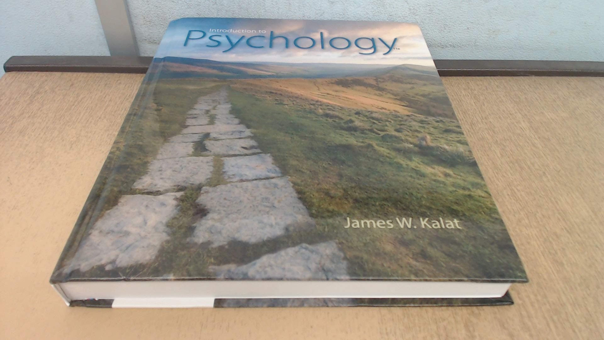 Introduction to Psychology: A Programmed Approach to Effective Communication Hardcover – Student Edition, 1 January 2016