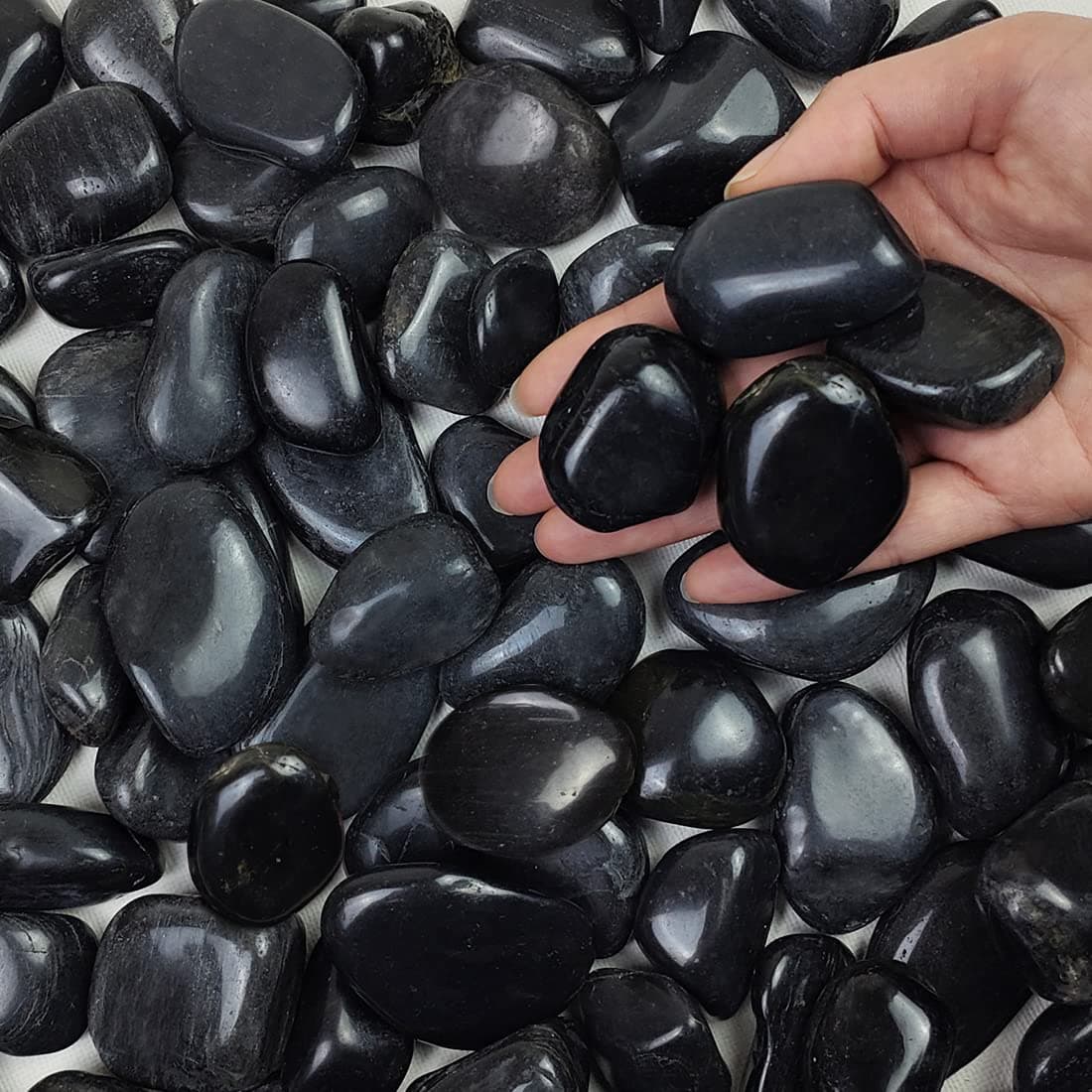 FANTIAN 5 lbs Polished Black River Rocks, 1-2 Inch Decorative Pebbles for Indoor Plants. Black Stones for Planters, Vase, Garden Landscape and Outdoor Decorative Stones