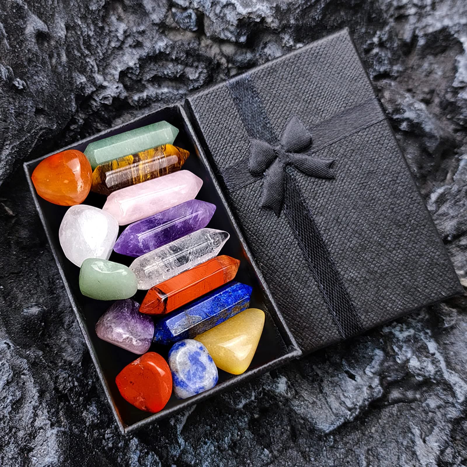 Premium Healing Crystals Kit in Gift Box 7 Chakra Set Tumbled Stones 7 Chakra Stone Set Meditation Stone Yoga Amulet Meditation Double Point Wand Polished Tumbled Stones Positive Energy Generator
