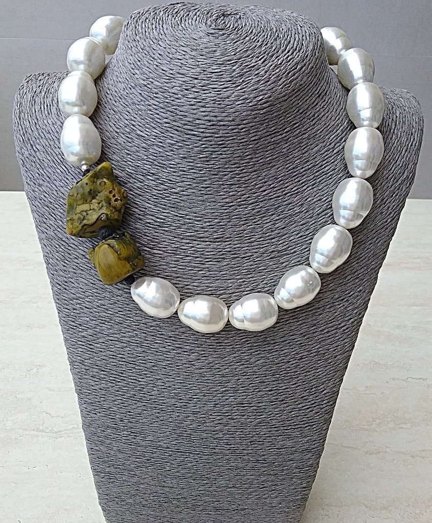 Shell pearl and green coral necklace
