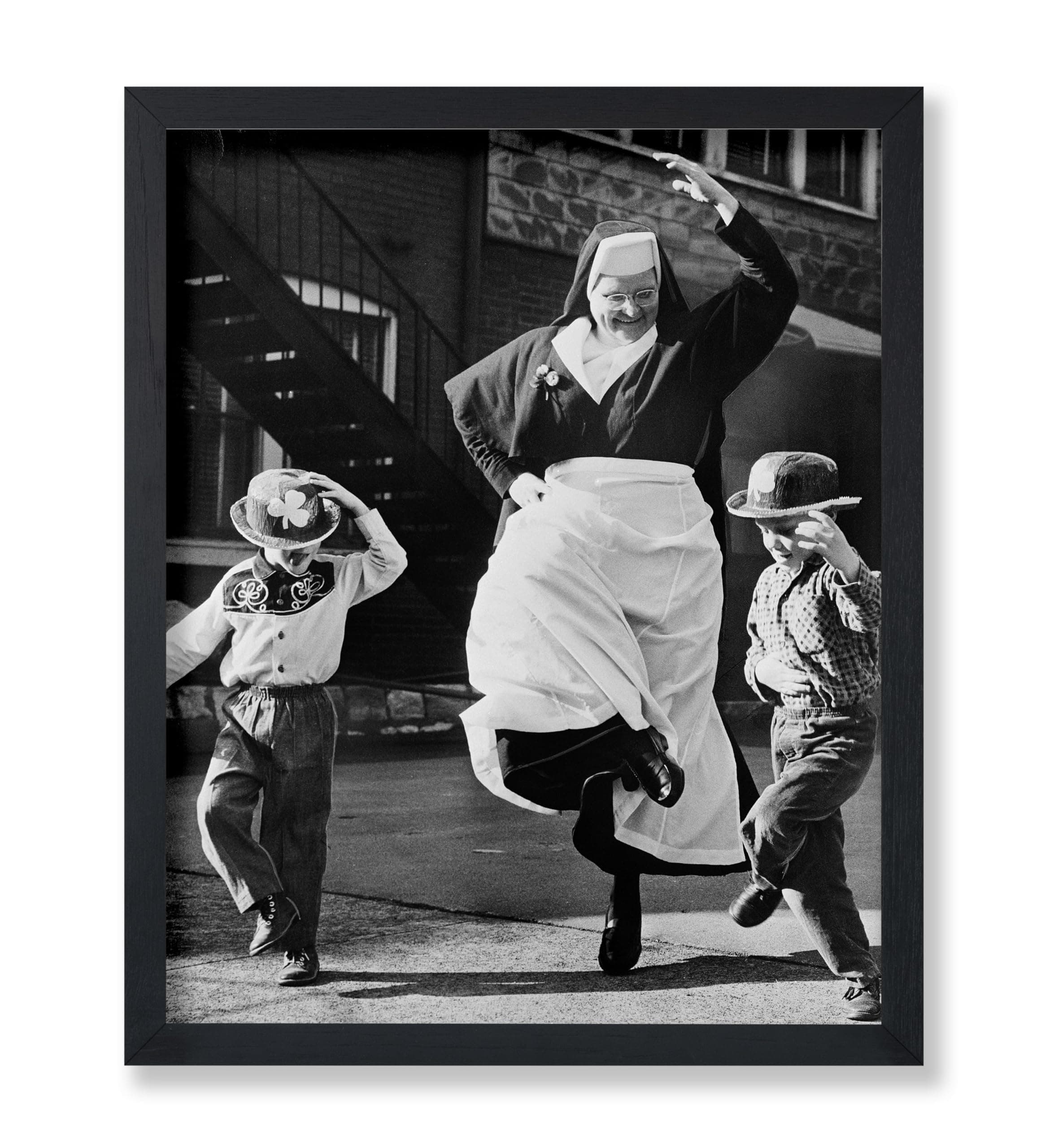 ポスター マスター ヴィンテージ 踊る修道女 ポスター - レトロ 楽しい 修道女 プリント - 写真アート - 彼女、女性、教会の女性へのギフトに - 自宅、オフィス、リビングルーム、チャペルの壁装飾 24x32 フレームなしウォールアート