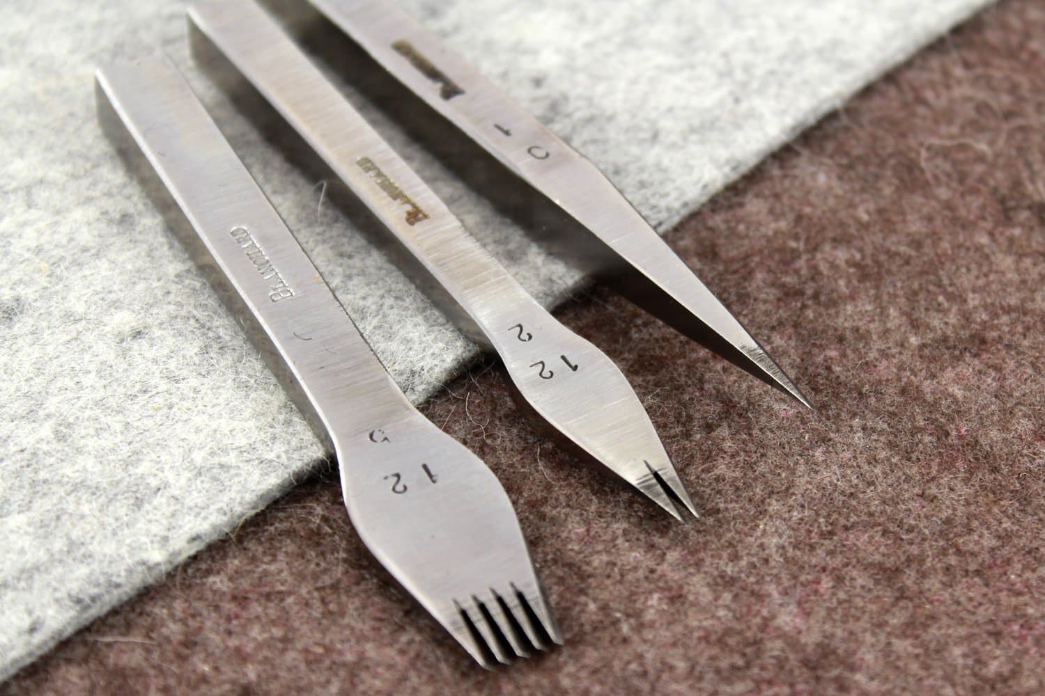 Pricking Iron (5 teeth). Size#12 (2.25mm/12spi). Leather Working Tool