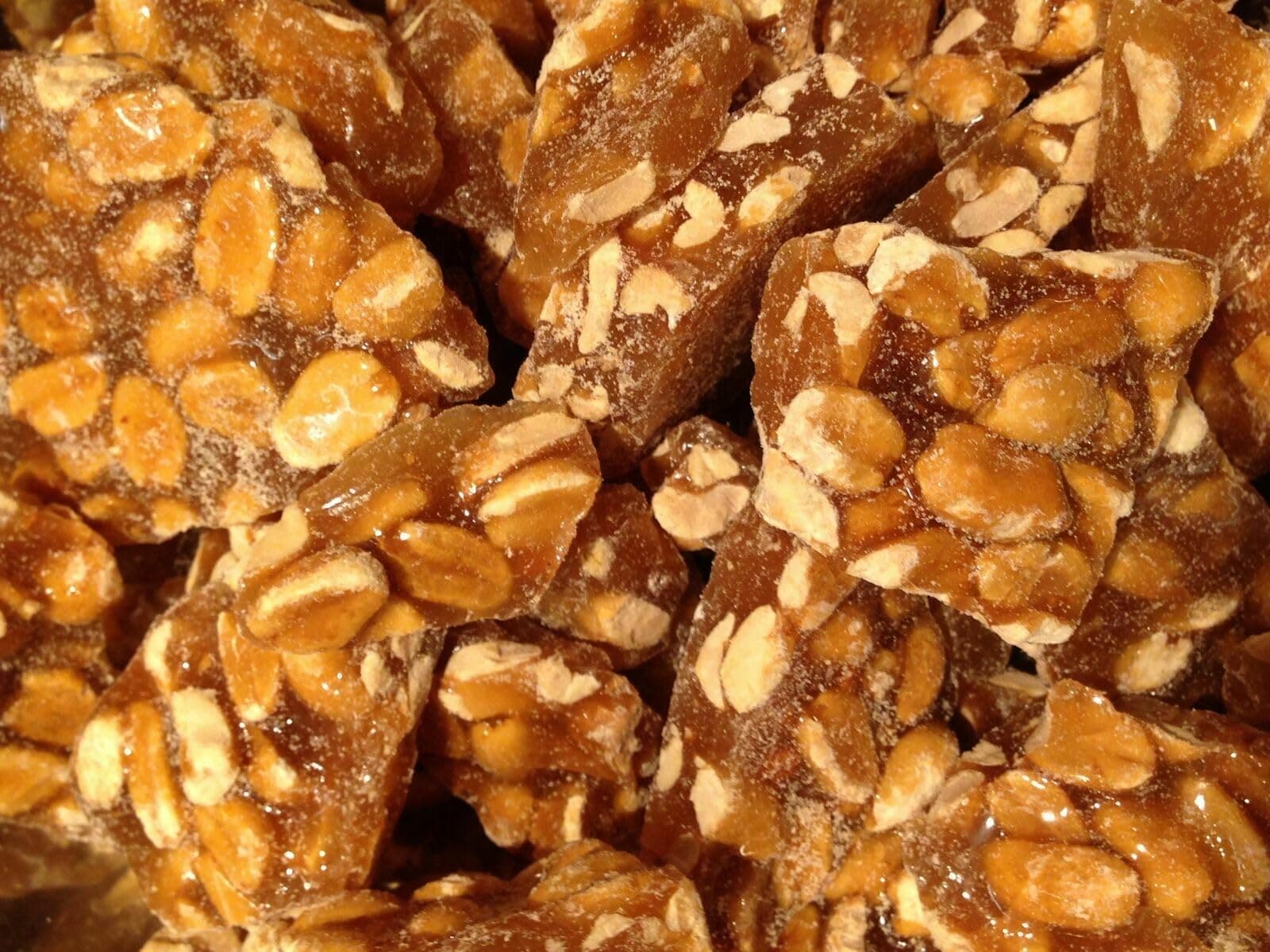Peanut Brittle Sweets - 1 Kilo Bulk Bag - 1KG - Assorted Sweet Pick and Mix for Parties, Gifts, and Sharing.