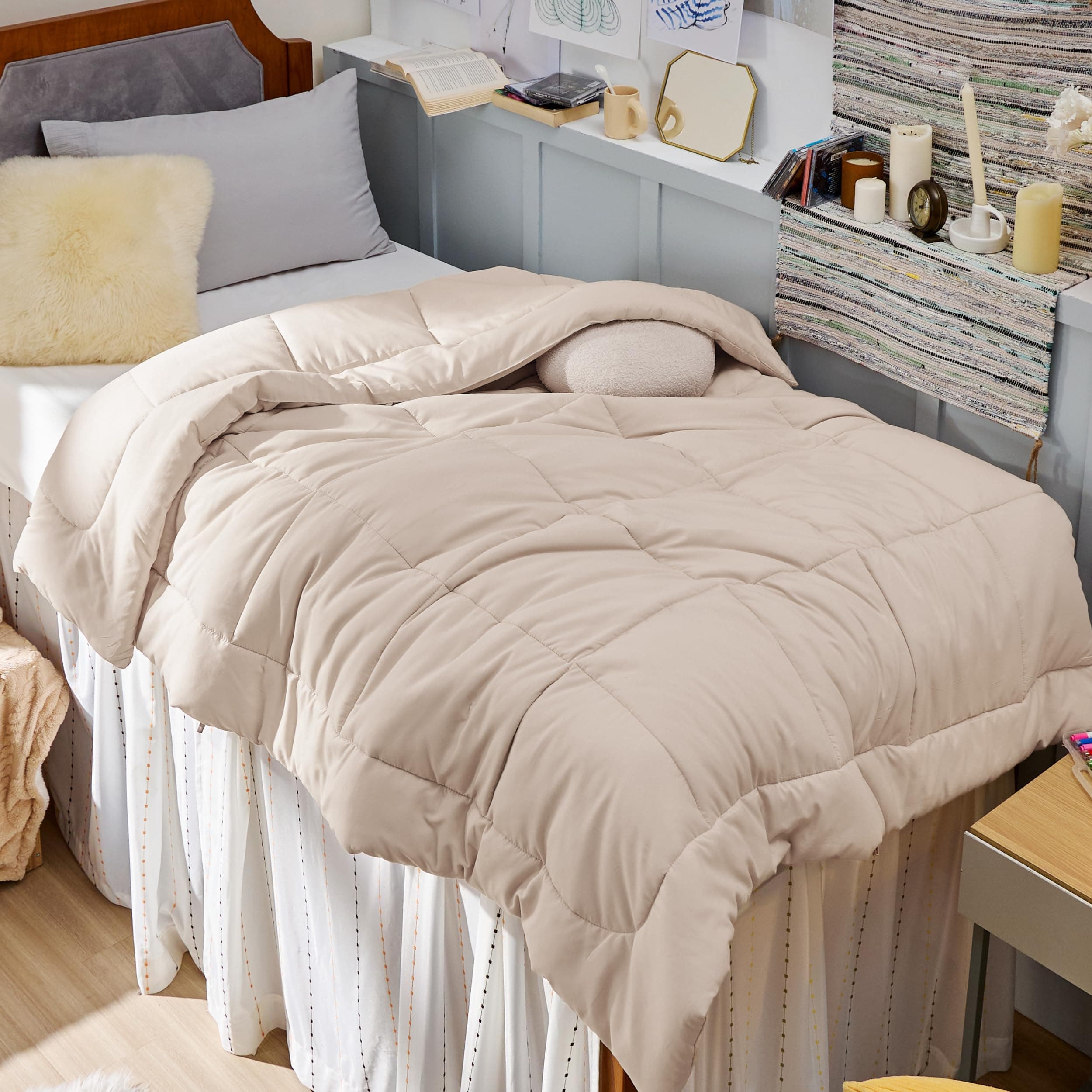 Bedsure Twin Comforter Duvet Insert Beige - Quilted Bedding Comforters for Twin Bed, All Season Down Alternative Comforter Twin Size with Corner Tabs