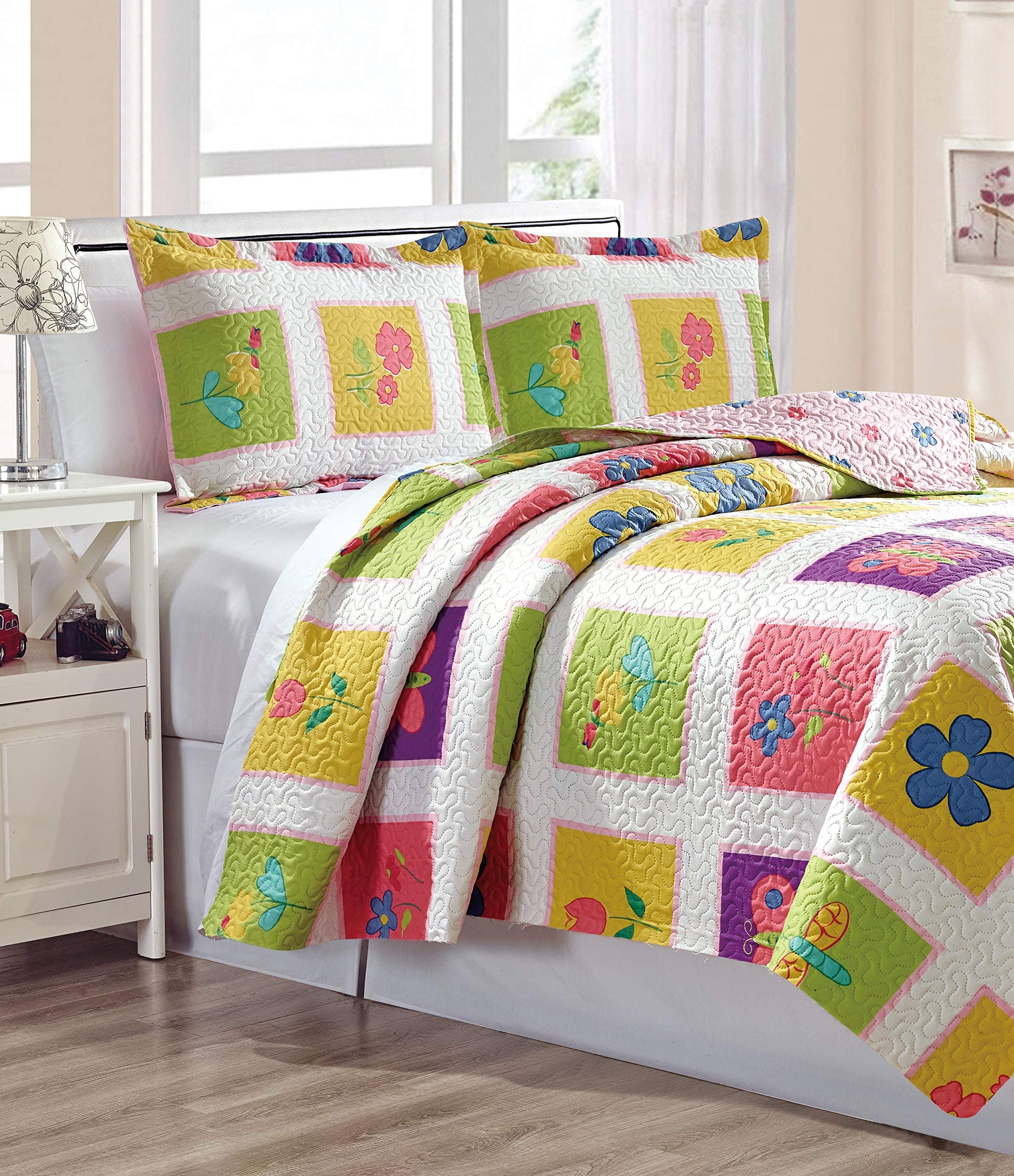 Home & Main 3 Piece Set (Quilt with 2 Pillow Shams) - Reversible Children's Bedspread - Premium Kids Bedding, Ultra Soft Microfiber Bed Set (Lily Patch, Full/Queen)