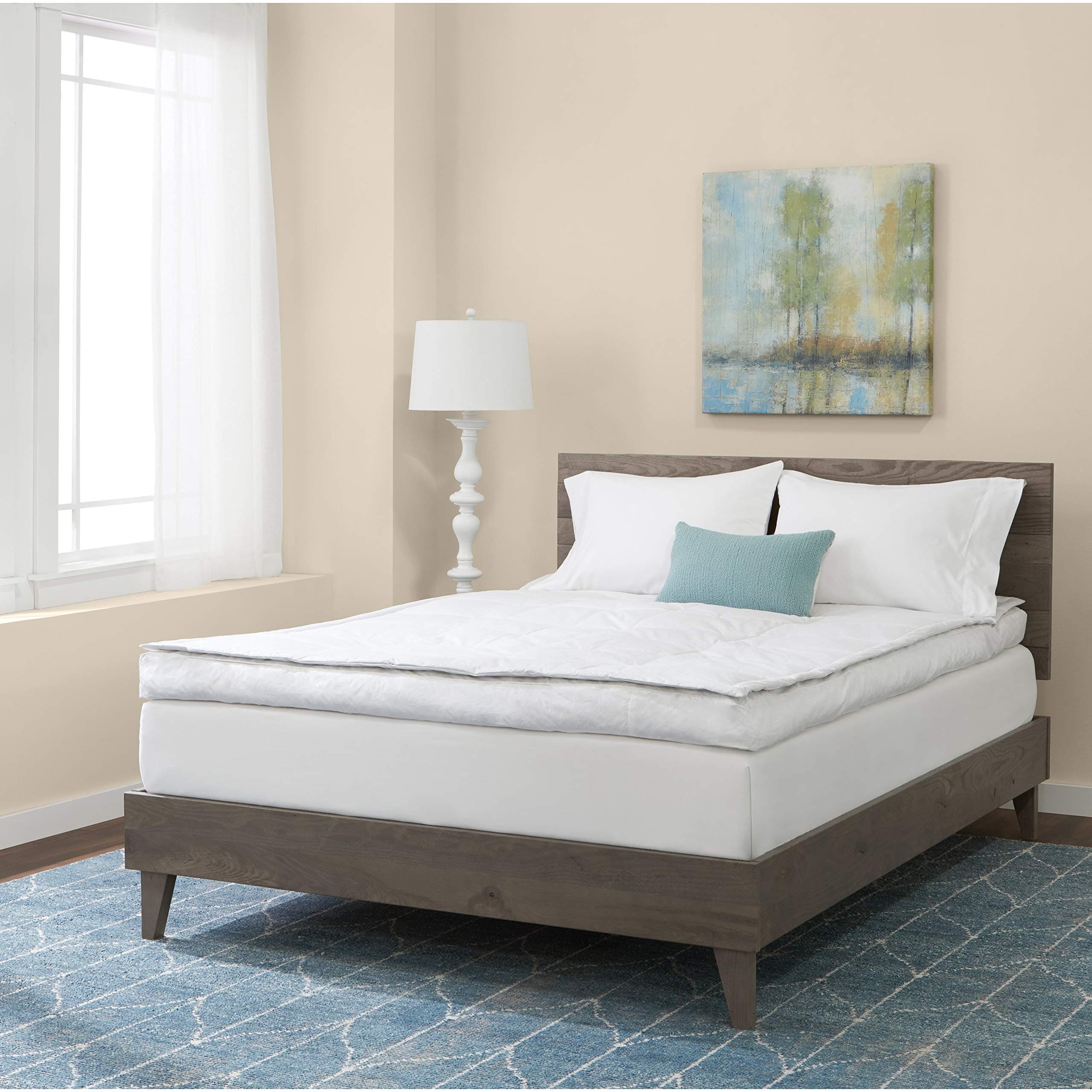 Luxurious Down-top Baffle Box 5-inch Gusset Feather Bed. Rest in Luxurious Comfort. Excellent Price for Luxury. It's Like Sleeping on a Snugly Warm Cloud Mattress Topper. Soft Squishy Comforter That You Sink Into All Night. Queen Size