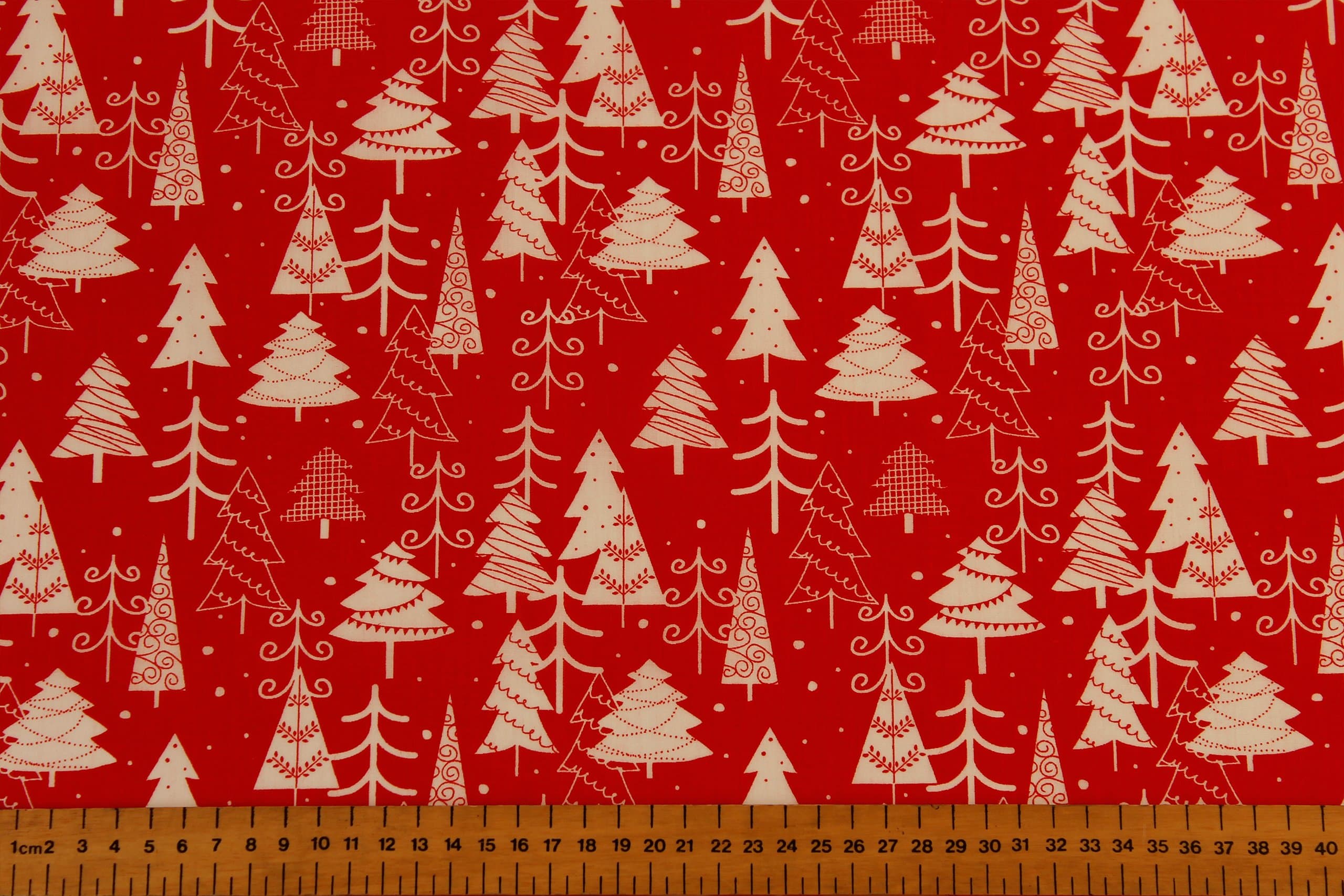 CHRISTMAS (XMAS) TREE & DECORATIONS - PRINTED POLY COTTON FABRIC (Red)