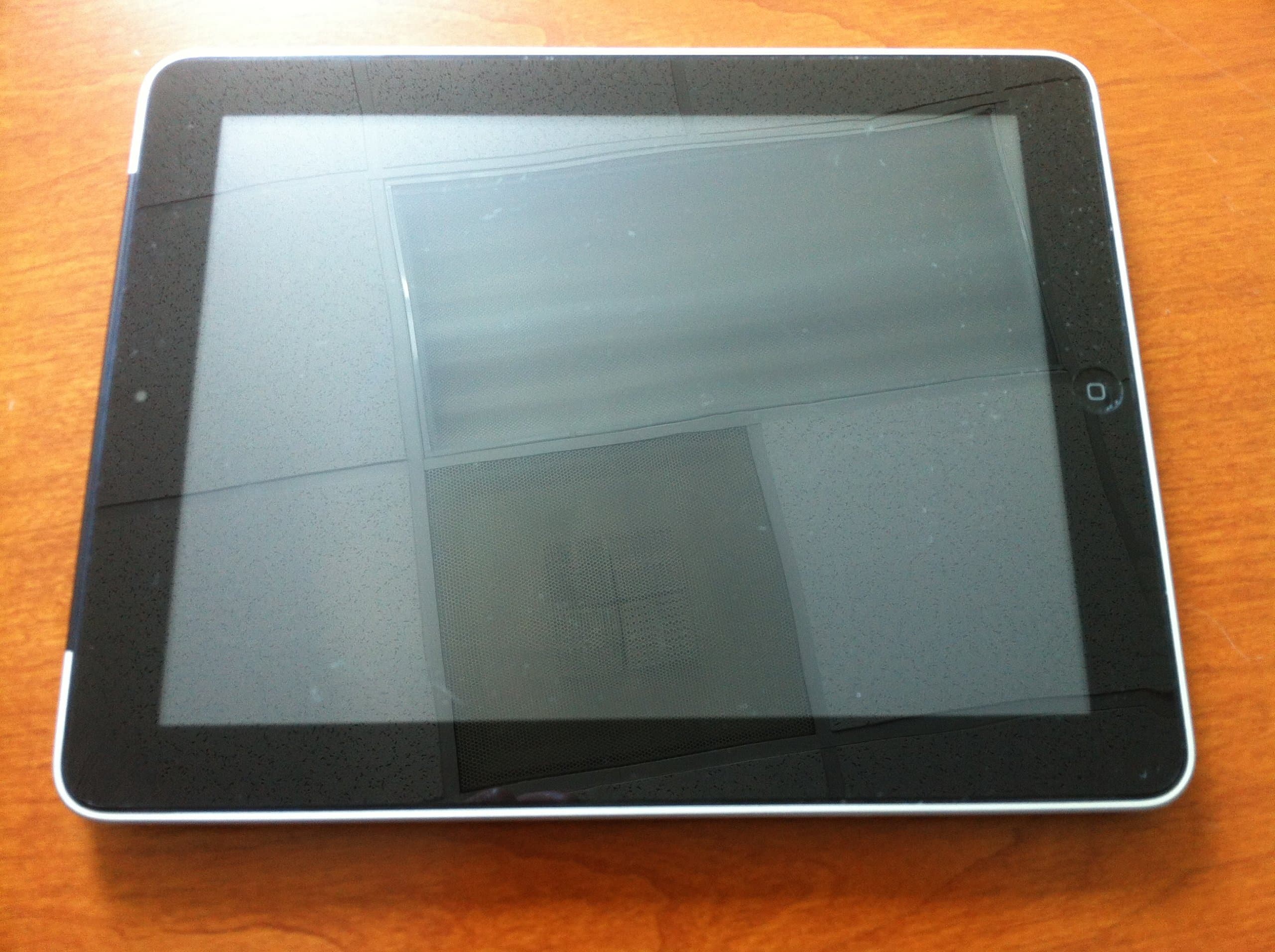 Apple iPad (First Generation) MC349LL/A Tablet (16GB, Wifi + 3G)