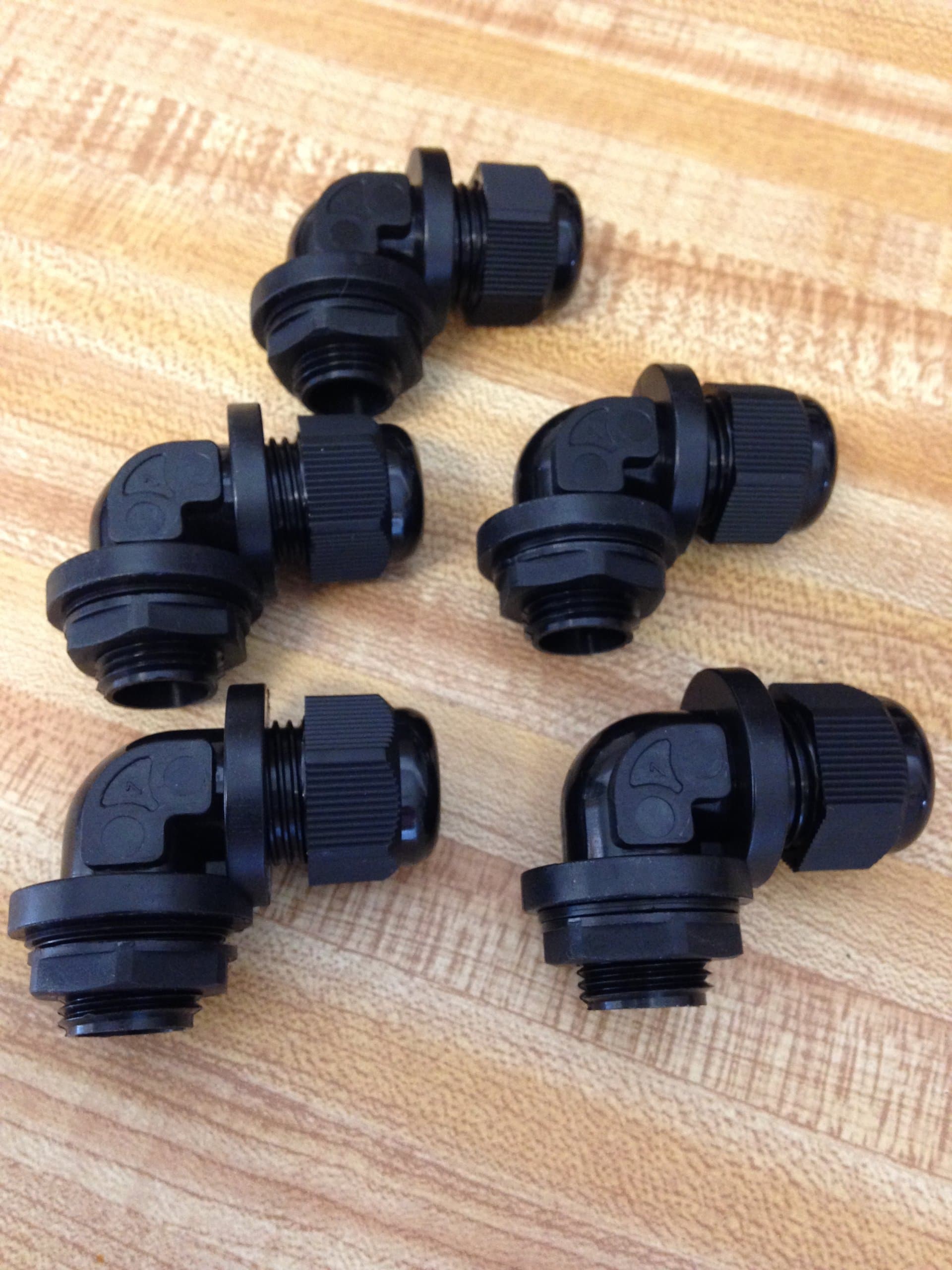 5 Pc 3/8 Inch NPT Black Right Angle Nylon Cable Gland Strain Relief with Gasket and Locknut 5 Pack