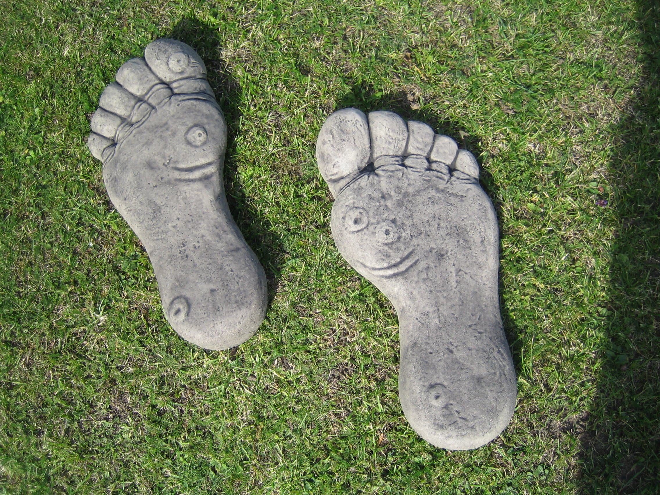 Feet Stepping Stones (A PAIR = 1 left + 1 right) stone garden ornament